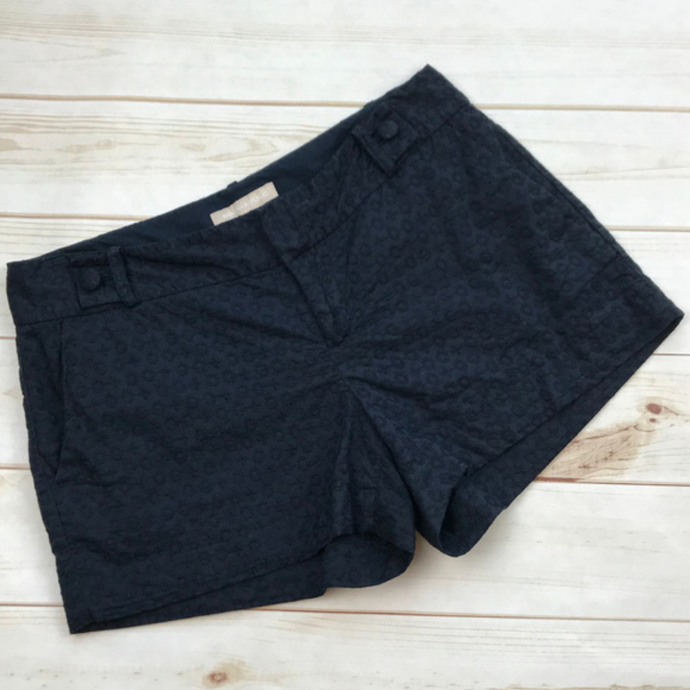 Banana Republic Size 4 Navy eyelet shorts